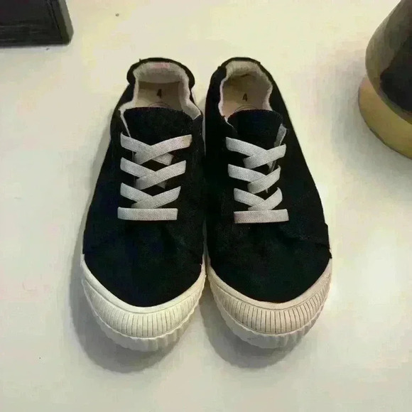 EUC Wonder Nation memory foam kids slip on sneakers size 4 - Picture 2 of 4